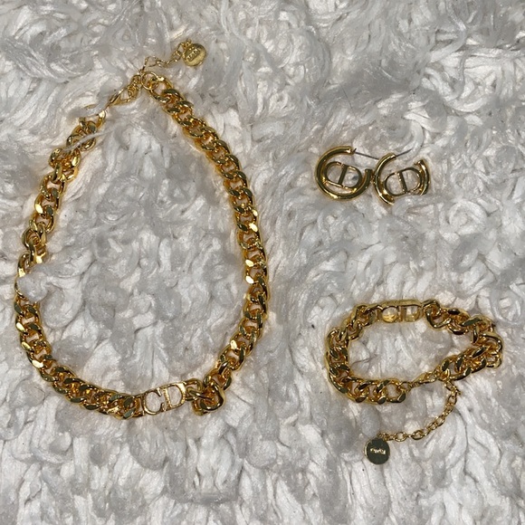 Jewelry - Inspired Choker and bracelet set not authentic